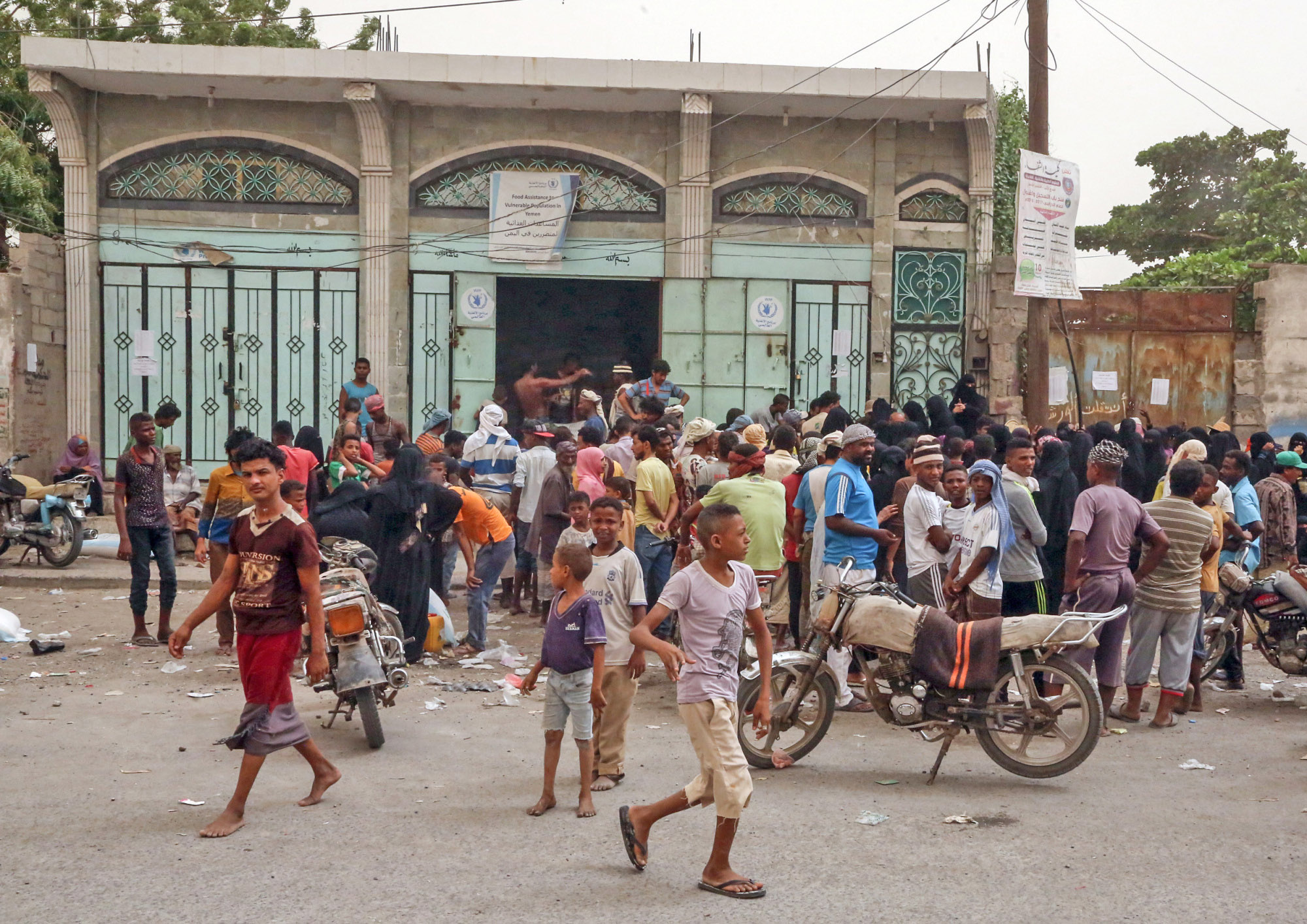 Houthi Kuasai Pesisir Barat, 130.000 Warga Yaman Mengungsi