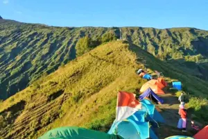 Jalur Pendakian Torean Gunung Rinjani Ditutup karena Kebakaran