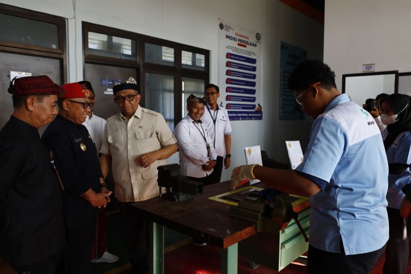 Manfaatkan Bonus Demografi, Wamenaker Dorong Anak Muda Ke...