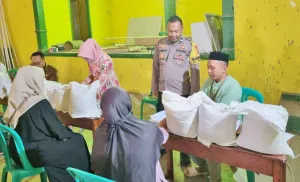 Polres Garut Bantu Pengamanan Distribusi Beras Bantuan Pemerintah