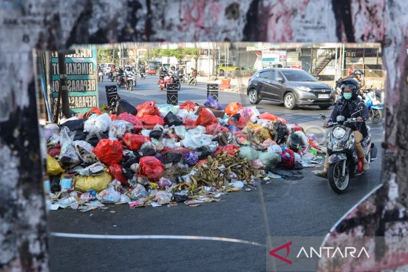 Tumpukan Sampah di Gowa Makin Mengkhawatirkan, Capai 1.20...