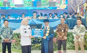 Bantu Anak Kurang Mampu Kuliah! Pemkot Banjarmasin Sabet Penghargaan Khusus dari Poliban!