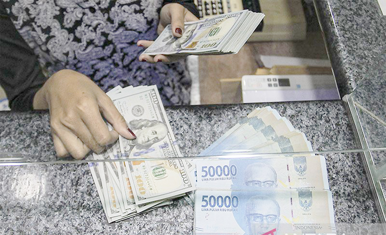 Dolar AS Ngamuk Lagi, Rupiah Terjun Bebas Lewati Rp17.900...