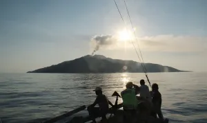 Palue, Pulau yang Berdenyut di Atas Dapur Magma Rokatenda