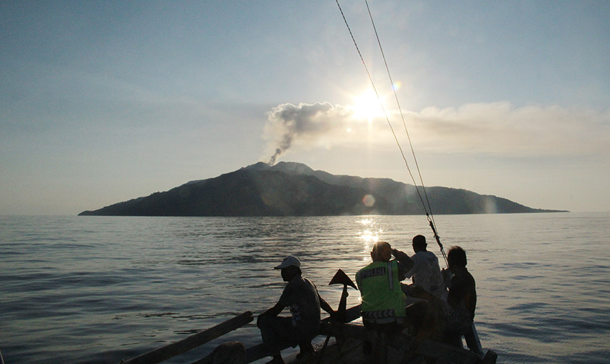 Palue, Pulau yang Berdenyut di Atas Dapur Magma Rokatenda