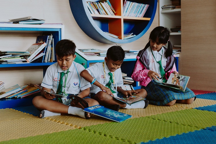 Pemerintah: Pendidikan Gratis SD hingga SMP Negeri maupun...