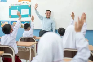 Pengamat: Guru Memiliki Per...