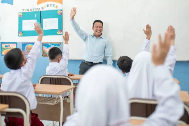 Pengamat: Guru Memiliki Peran Penting dalam Keberhasilan ...