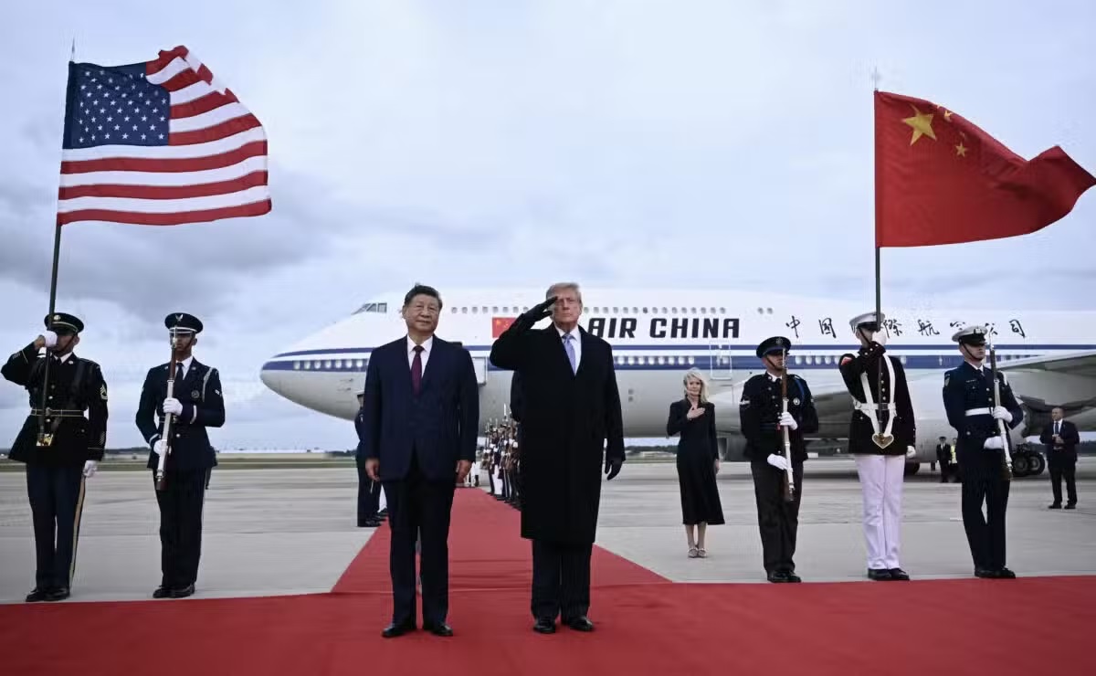 Tiba di AS, Xi Jinping Disambut Langsung Trump di Bandara 