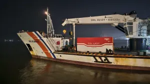 Hari ke-12 SAR KMP Virgo Transport 8, Kemenhub Kirim KN Kunyit Angkut Reefer Container ke Ring 1 Area Operasi