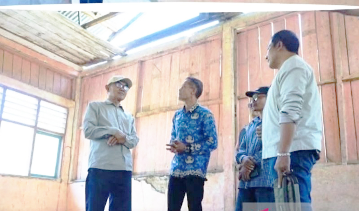 Pemkab Sumbawa Salurkan Bantuan Rp345 Juta untuk SDN Karya Baru di Orong Telu