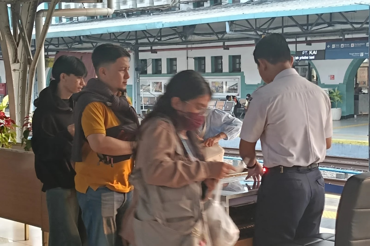 PT KAI Berhasil Pangkas 10.000 Ton Emisi Karbon Berkat Pe...