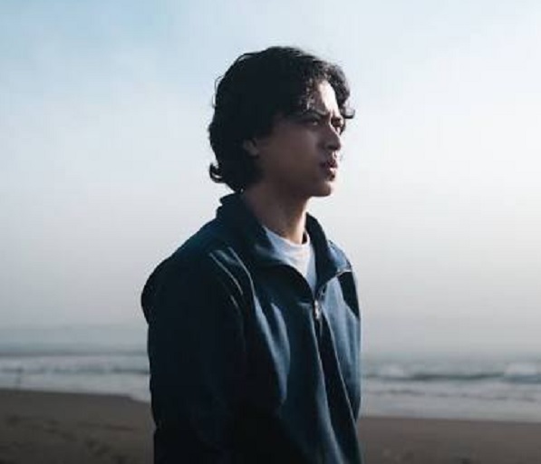 Terjun ke Dunia Musik, El Putra Sarira Debut Lagu Perdana 'Memoria'