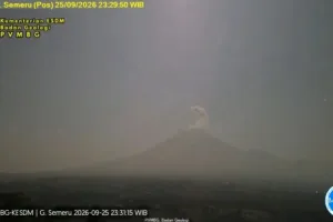 Gunung Semeru Meletus Berkali-kali pada Jumat Malam
