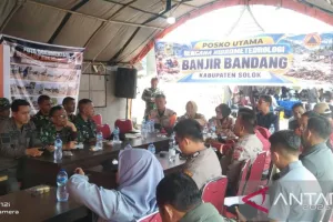 Lintas Instansi Bersihkan Dampak Banjir di Solok