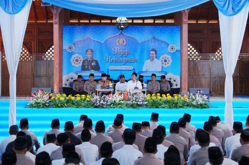 Perkuat Persatuan, Polri Ngaji Kebangsaan Bersama Gus Baha dan Santri di Pondok Pesantren Tahfidzul Qur’an LP3IA 