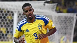 Cedera Ringan, Alexander Isak Tinggalkan Kamp Latihan Timnas Swedia