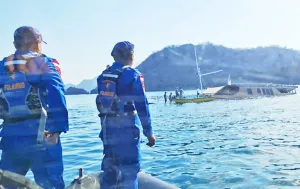 Hendak Snorkeling, Kapal Ba...