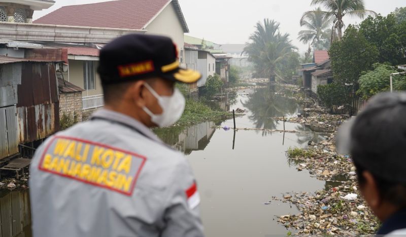 Pemkot dan Polresta Banjarmasin Bersihkan Sampah Sungai P...