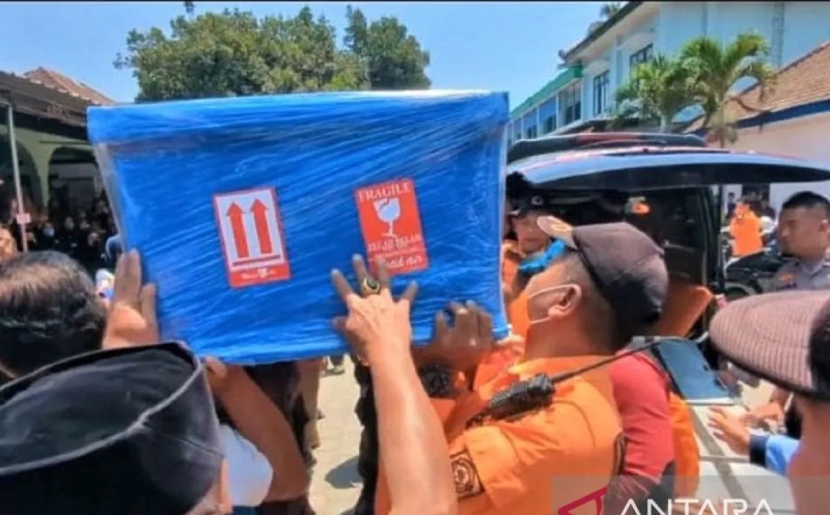 Korban Kapal Virgo Teridentifikasi, Satu Jenazah Dimakamk...
