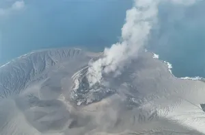 8 Accu Stasiun Pemantau Anak Krakatau Dicuri