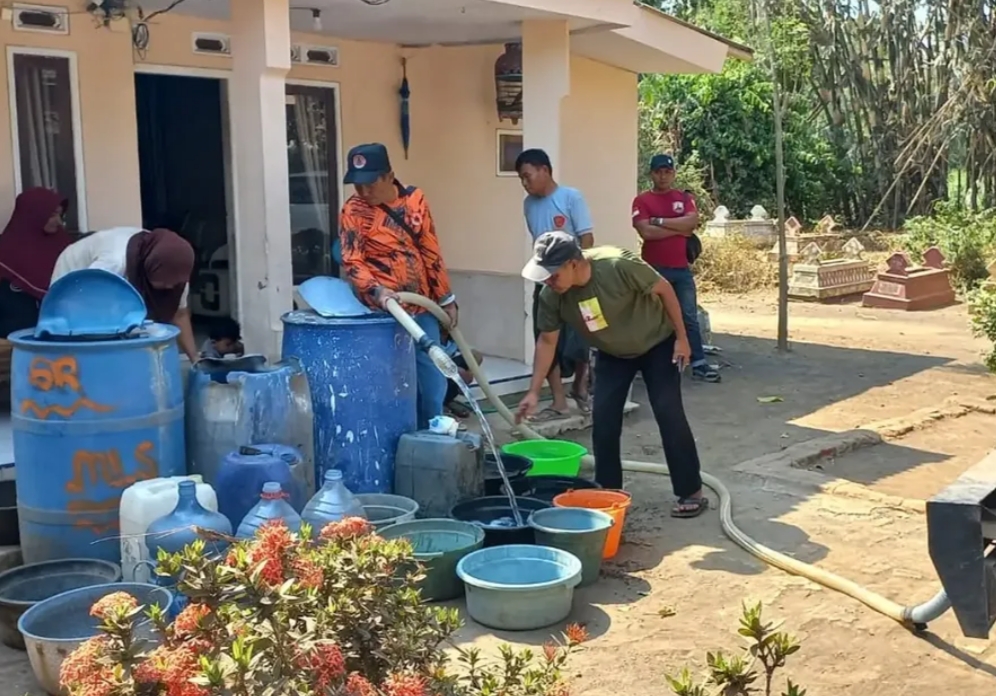 Atasi Dampak Kekeringan, BPBD Probolinggo Salurkan 24 Ribu Liter Air 