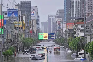 Bangkok Lumpuh Direndam Banjir Besar, PM Tailan Tetapkan Hari Libur Khusus