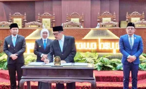 DPRD dan Pemprov Jatim Sahk...