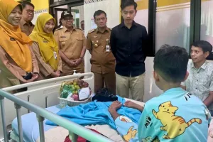 Jenguk Korban Keracunan MBG di Batang, Gibran Minta Maaf