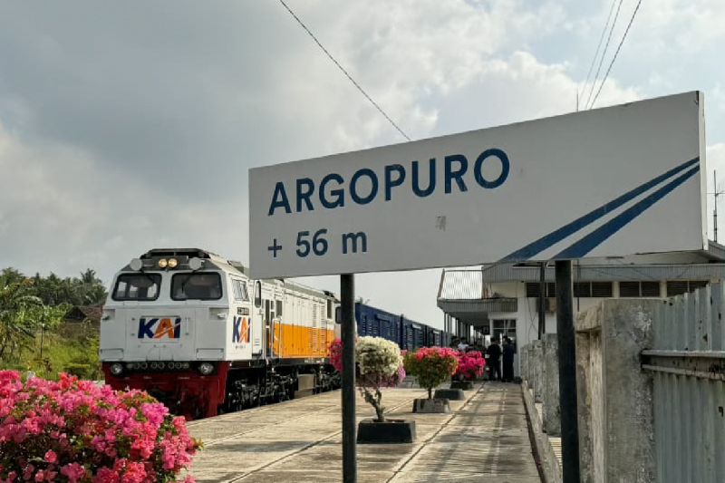 KAI Logistik Uji Coba Pertama Angkut Hasil Pertanian Banyuwangi ke Jakarta