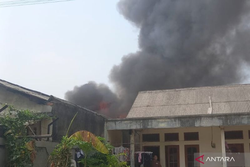 Kebakaran Rumah di Cakung Jakarta Timur, 75 Personel Gulkarmat Berupaya Memadamkan Api