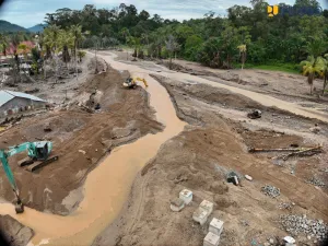 Pascabanjir Terjang Tapteng, KemenPU Buka Alur Sungai dan Perkuat Tebing 