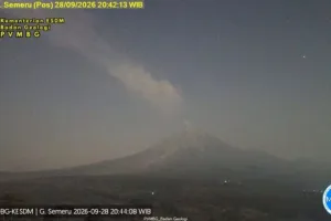 Semeru Erupsi 6 Kali Selama Tiga Jam dengan Tinggi Letusan Mencapai 900 Meter