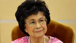 Siti Hasmah Istri Mahathir Mohamad Tutup Usia 100 Tahun, Dimakamkan Secara Kenegaraan