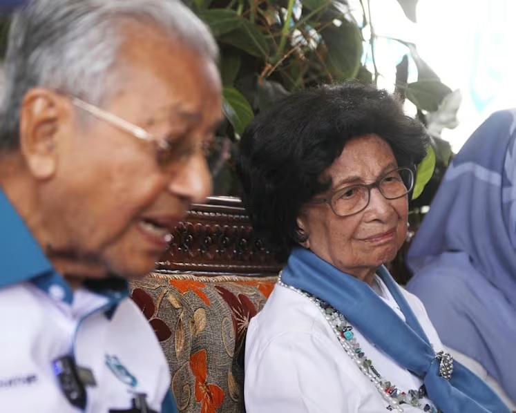 Siti Hasmah, Istri Mantan PM Malaysia Mahathir Mohamad Wafat di Usia 100 Tahun
