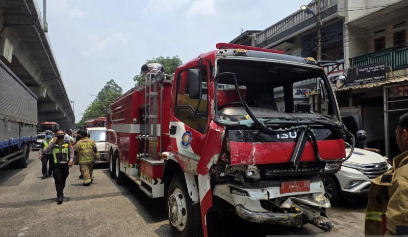 Tabrakan Beruntun Enam Kendaraan di Jakut Diduga Dipicu Truk Damkar 