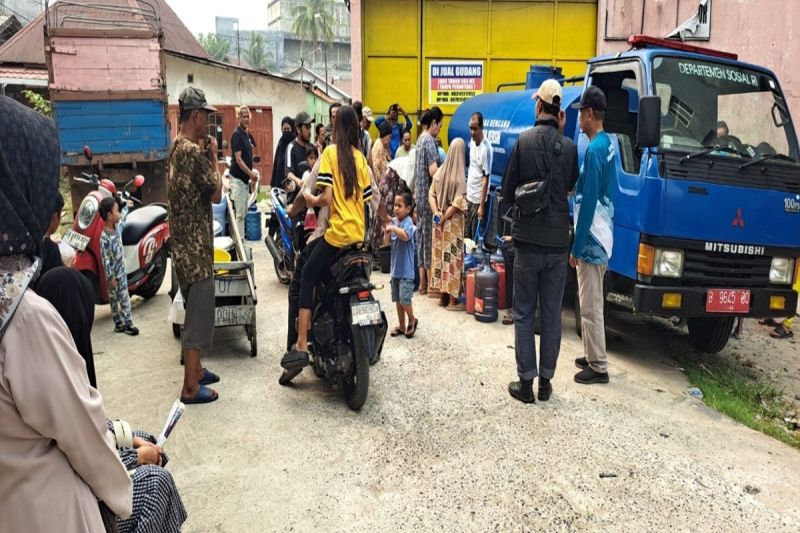 Terdampak Kekeringan, Pemprov Kalimantan Selatan Distribusikan Air Bersih 