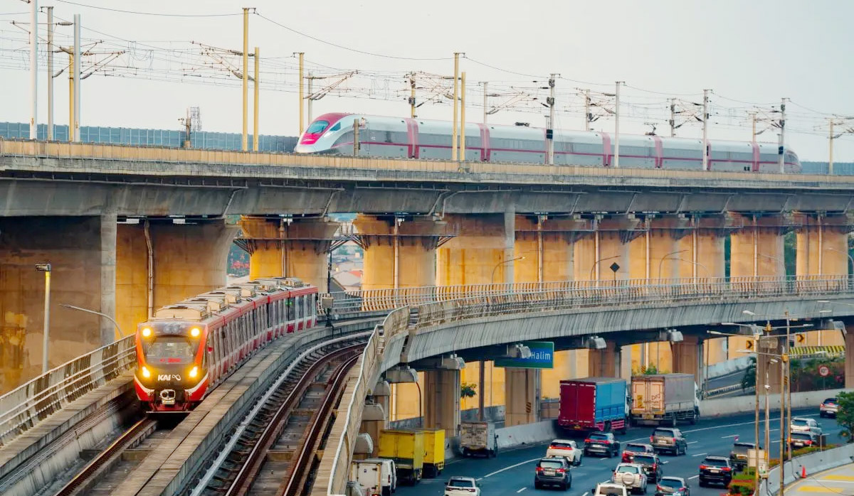 Bisa Kejar Keberangkatan Whoosh Pagi! LRT Jabodebek Uji C...