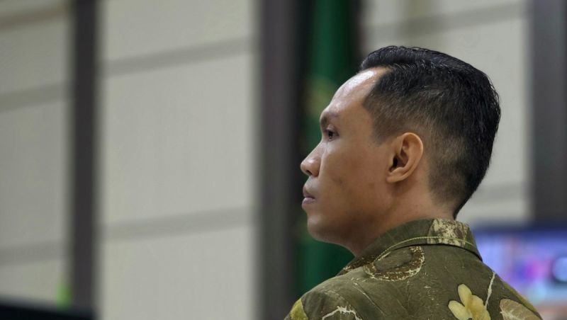 Bupati Nonaktif Cilacap Dituntut Tujuh Tahun Penjara di K...