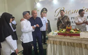 Jamintel Reda Terisak di Te...
