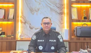 Julurkan Lidah saat Amankan...