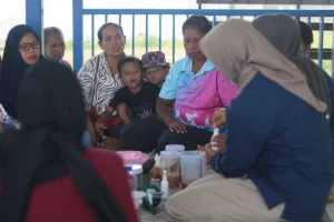 Tim Ekspedisi Patriot UI Edukasi Warga Werianggi Olah Pala Jadi Pembersih Tangan