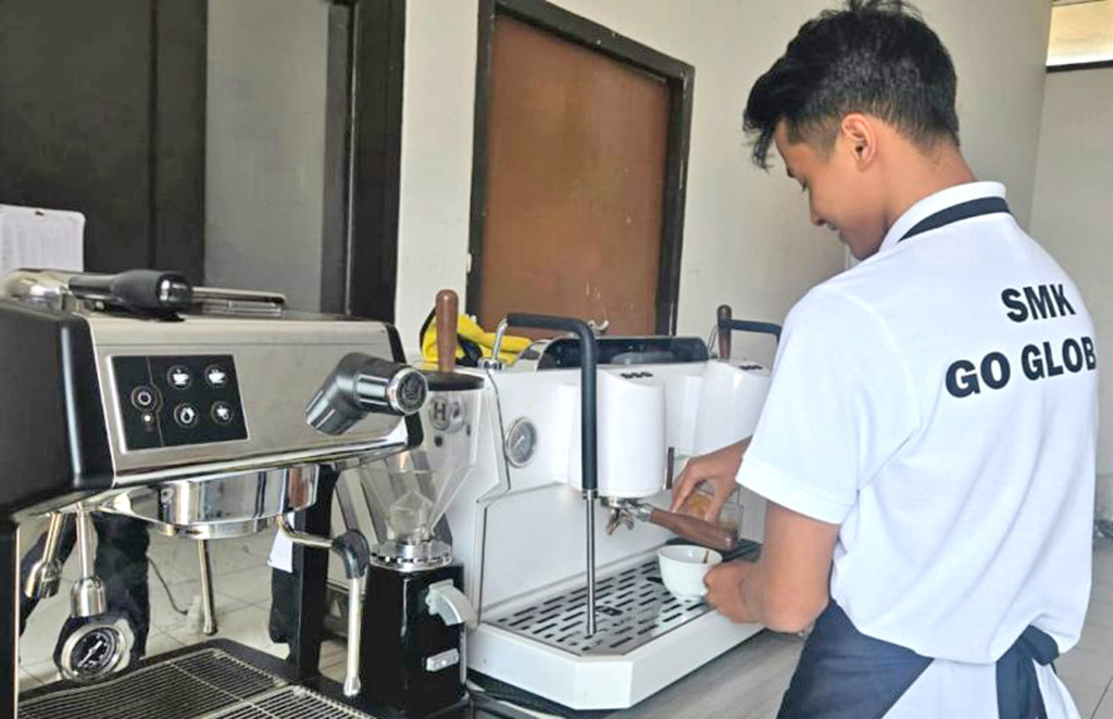 100 Peserta Ikuti Pelatihan Barista dalam Program SMK Go Global