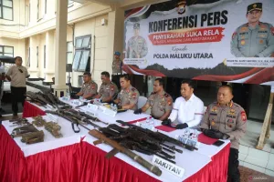 Bukan Hasil Razia, 32 Senjata Api Ilegal Justru Diserahkan Warga ke Polda Malut