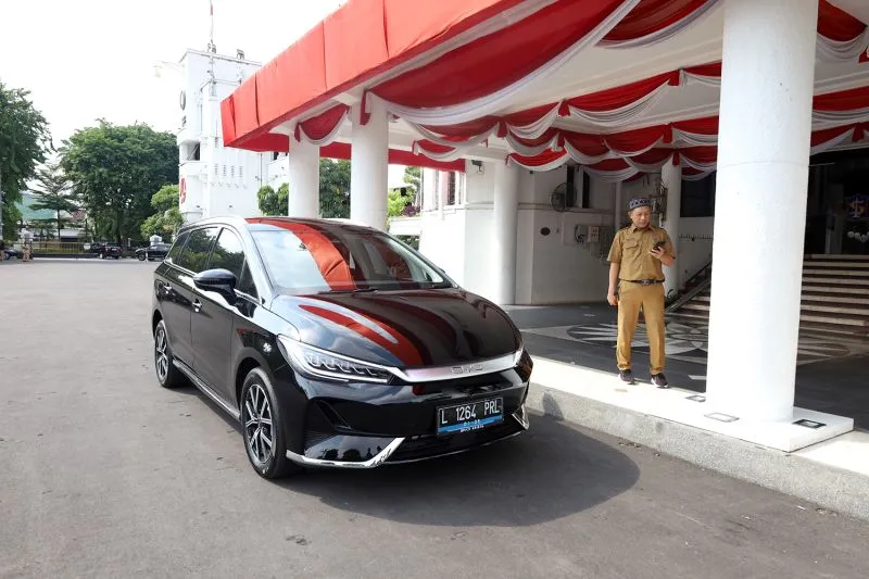 Pemkot Surabaya Pangkas Kendaraan Dinas Berbasis BBM, Mobil Listrik Ditambah