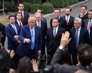 Trump Umumkan Kesepakatan Sukarela Kontrol Keamanan dengan Perusahaan - perusahaan AI 