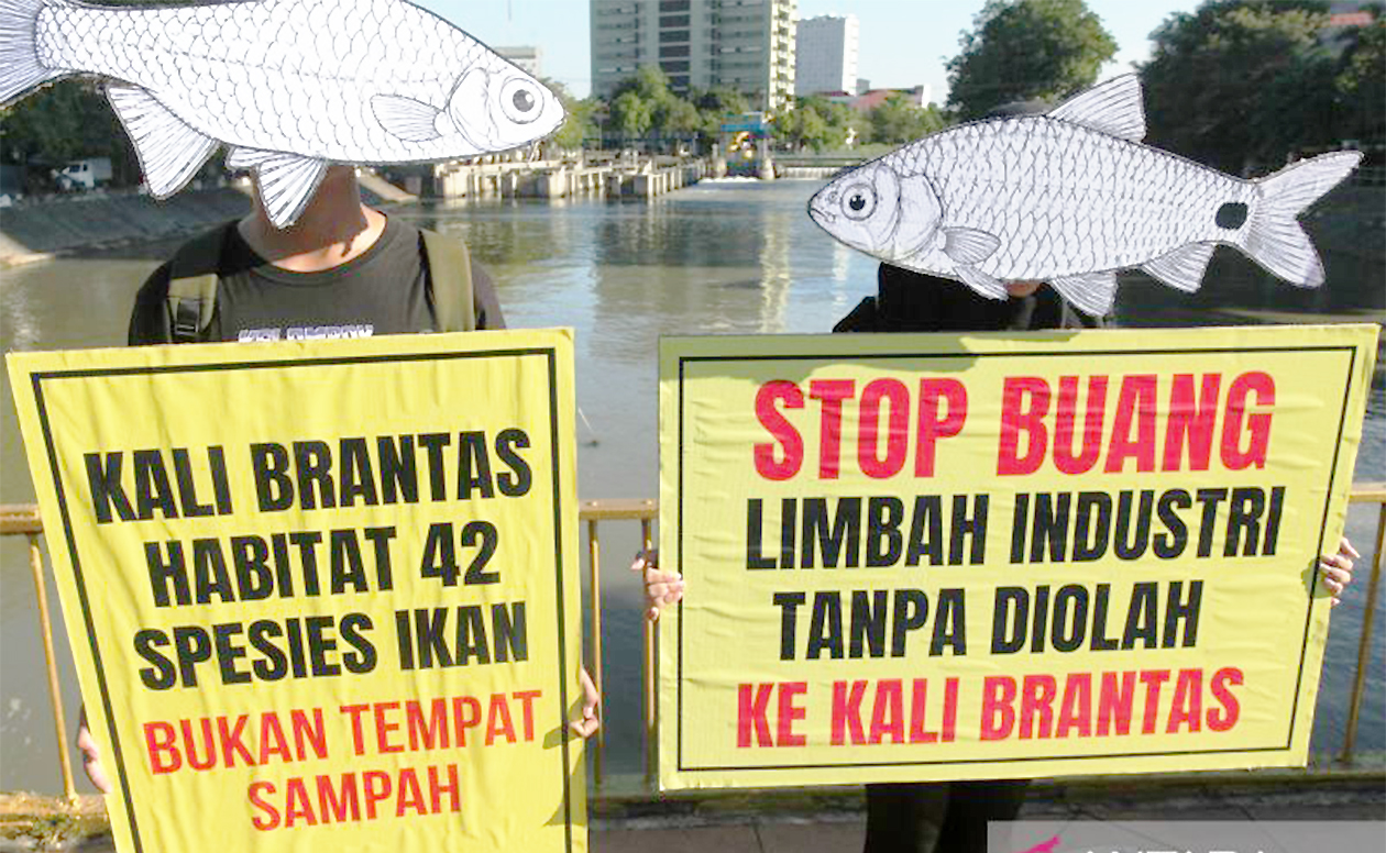 Geger Sungai Brantas Mendadak Berubah Warna Ungu, Pemkot Malang Siap Cabut Izin Pabrik Nakal
