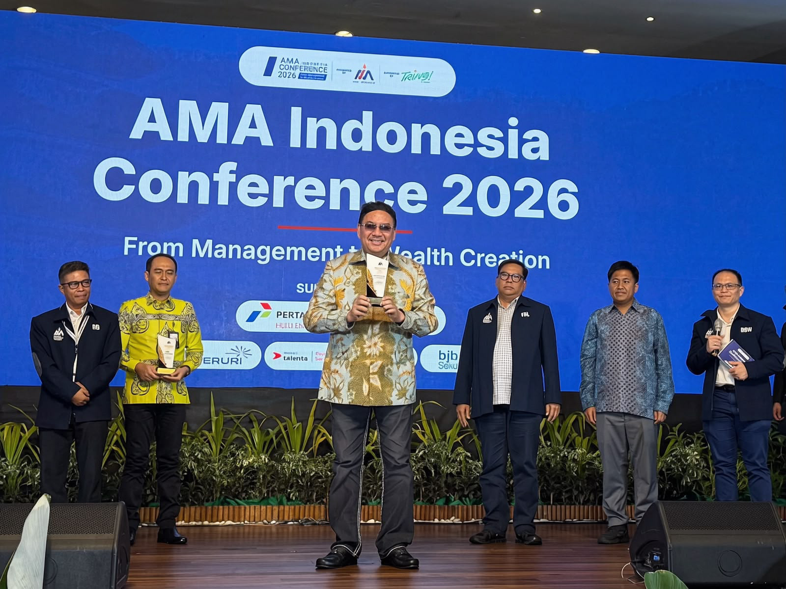 Denny JA Raih AMA Appreciation Award 2026, Soroti Makna K...