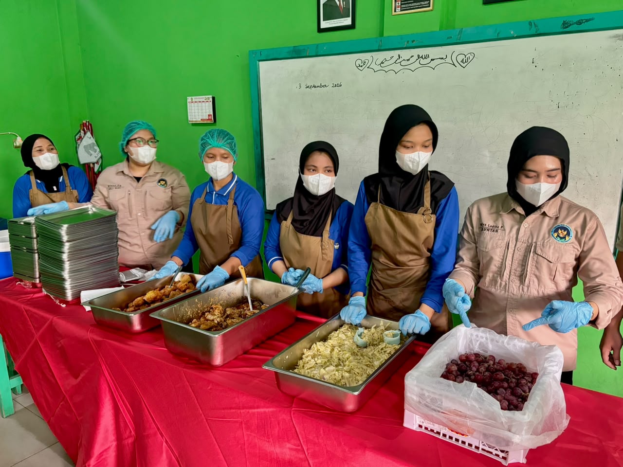 Inovasi MBG! Siswa MI Nur At-Taqwa Bebas Ambil Makanan Se...
