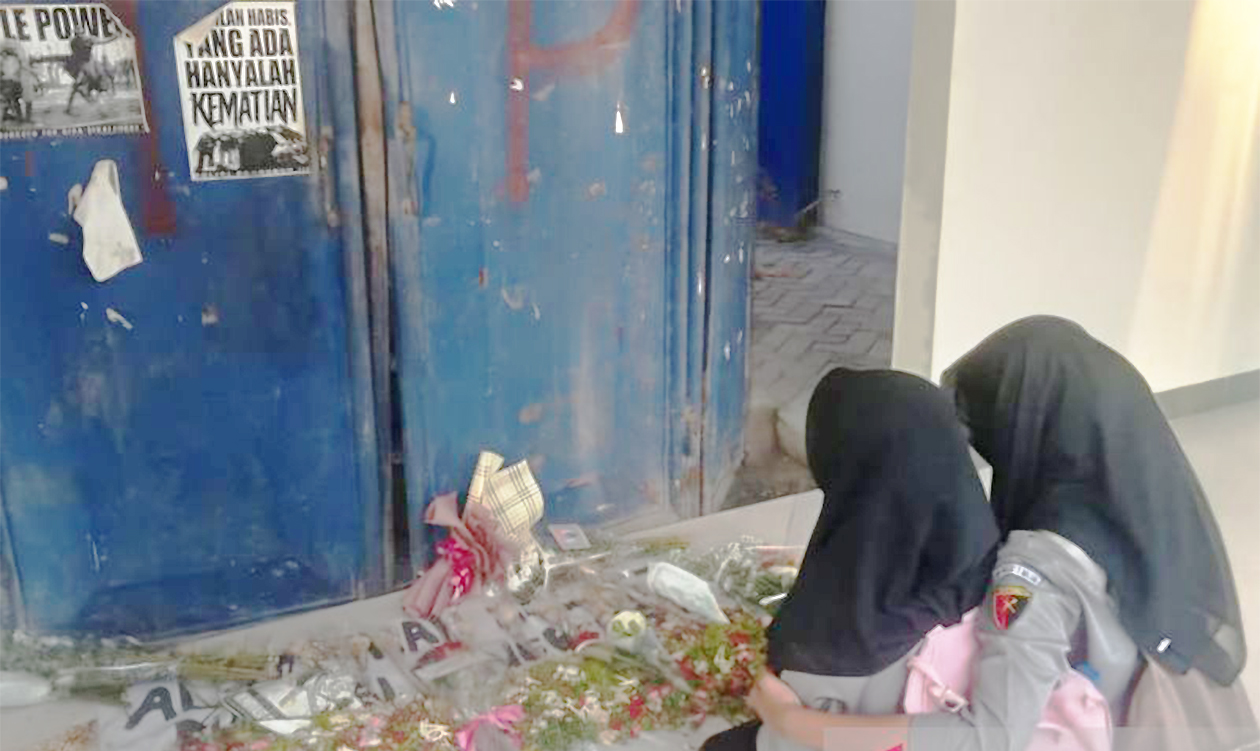 Peringatan 4 Tahun Tragedi Kanjuruhan, Warga Malang Raya Doa Bersama dan Nyalakan Lilin